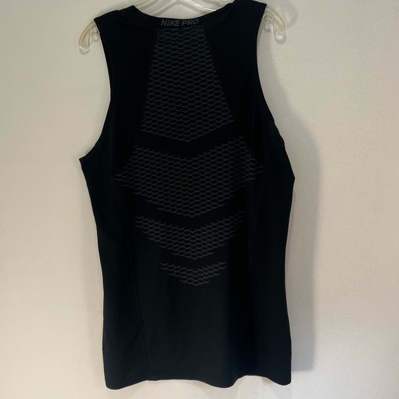 Mens NIKE PRO dry fit tank top - Picture 4 of 7